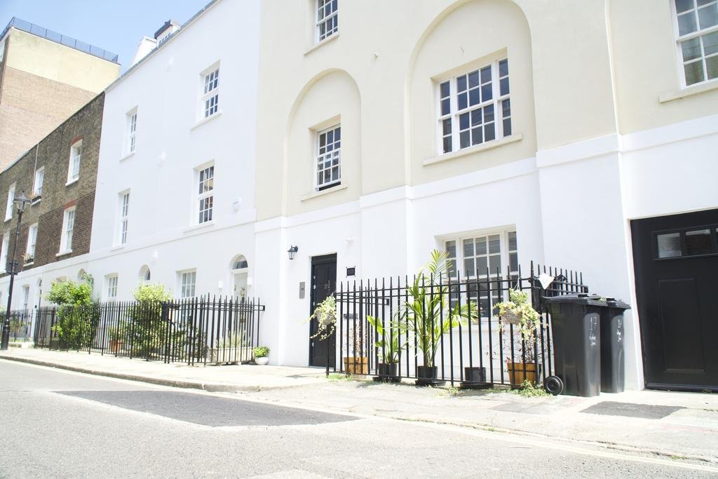 NailEdit London storefront, 17 Linhope Street, Marylebone